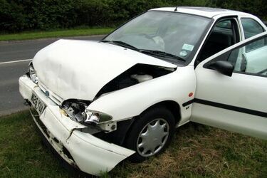 29-latek rozbił auto. Policjantom chciał wmówić, że samochód został skradziony