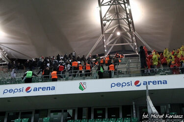 Legia - Jagiellonia. Zatrzymano 38 osób. Decyzja o meczu w środę