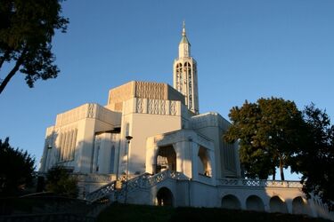 Białostocki modernizm. Zgarnij przewodnik i wybierz się na szlak