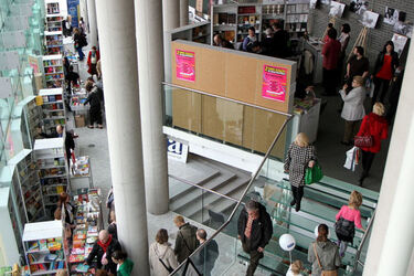 Międzynarodowe Targi Książki. Rabaty i spotkania z pisarzami
