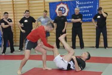 Mistrz olimpijski Paweł Nastula szkolił podlaskich policjantów