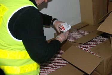 Ul. Transportowa. Nielegalne papierosy w podziemnym garażu