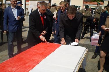 Mieszkańcy tłumnie uczestniczyli w obchodach Dnia Flagi RP