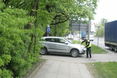 Mitsubishi potrąciło rowerzystkę. 54-latka trafiła do szpitala