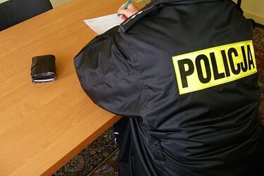 Ukradła znajomemu kartę i wypłacała pieniądze z konta. 32-latka stanie przed sądem