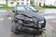 Zderzenie golfa z BMW. Dwie osoby w szpitalu