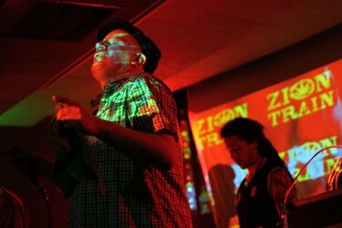 Szalona zabawa w klubie Fama. Zion Train przyciągnęło tłumy [WIDEO]