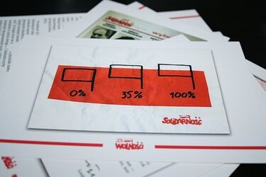 4 czerwca skończył się w Polsce komunizm. Radosne obchody z tortem i koncertem