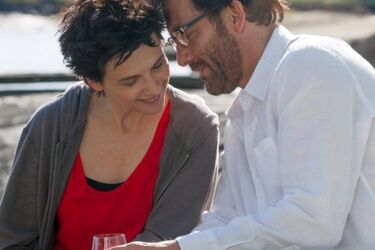 Nieprzeciętnie błyskotliwa komedia romantyczna. Nowy film z Juliette Binoche [WIDEO]