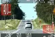 Pędził jak szalony i wyprzedzał na trzeciego. Pirat drogowy zatrzymany [WIDEO]