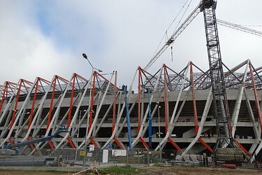 Konstrukcja stalowa stadionu miejskiego ustawiona w całości