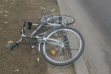 Pijany kierowca potrącił rowerzystę. 87-latek trafił do szpitala