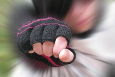 Brutalnie pobity nastolatek. Koledzy wymuszali od niego pieniądze