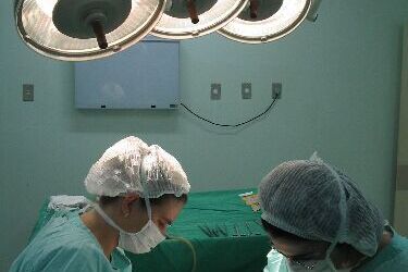 Nowoczesna operacja w Białymstoku przy użyciu miniaturowej kamery