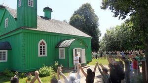 Krąg jedności wokół meczetu. Podlasianie solidarni z Tatarami [ZDJĘCIA]