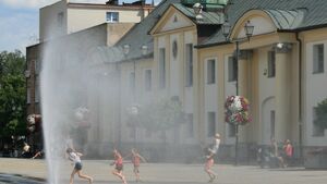 Na Rynku Kościuszki działają kurtyny wodne [ZDJĘCIA]