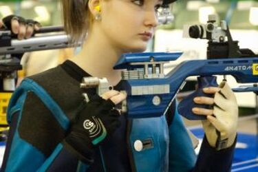 Strzelectwo. Zawodniczka UKS Kaliber dwukrotnie "ustrzeliła" srebro