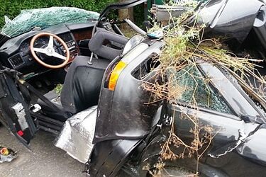 Audi wyprzedzało motocykl. Nie żyje 22-letni pasażer auta