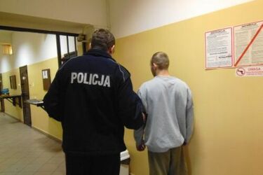 Skatował zatrzymanego. Policjant stanie przed sądem