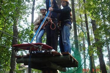 Pokaźna dawka adrenaliny i wspaniała zabawa. Spróbuj swoich sił na wysokości