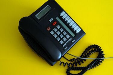 Podawał się za policjanta, aby wyłudzić pieniądze