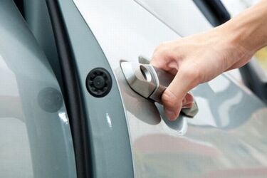 ul. Kawaleryjska. Okradali właścicieli aut w okolicach miejskiego bazaru