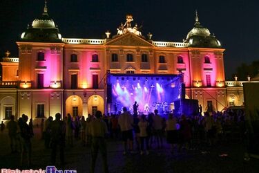 Maria Sadowska na dziedzińcu Pałacu Branickich. Finał Fashionable East [ZDJĘCIA]