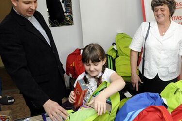 Koncerty, zabawa i tornistry pełne uśmiechów. Akcja Caritas na Rynku Kościuszki