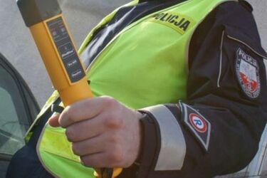 Pijany kierowca uciekał przed policją. Sąd złagodził wyrok