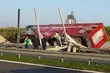 Man przebił ekrany dźwiękoszczelne. W środku spłonął kierowca