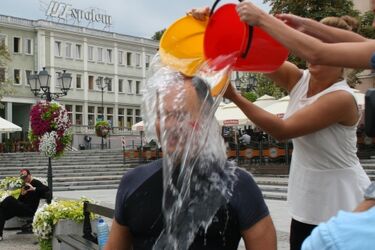 Strumień zimnej wody na radnego Kochana. Akcja "Nasercuj się!"