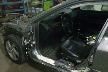 Nietypowy pościg. Uciekające auto nie miało drzwi, lamp i zderzaków 