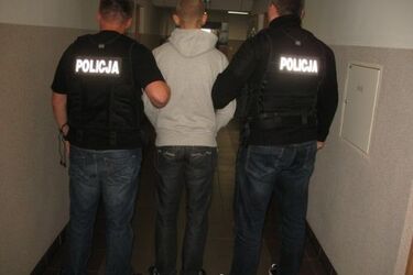 Ul. Choroszczańska. 18-latek napadł na młodą kobietę i chciał ją zgwałcić