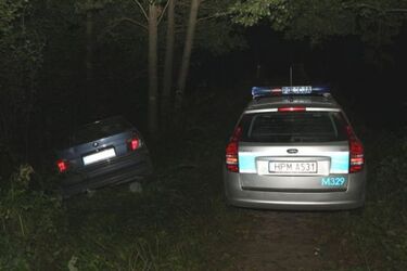 Kolizja, policyjny pościg i strzały. Pijany kierowca bmw i jego koledzy złapani