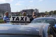 Przejedzie gigantyczna kolumna samochodów. Taksówkarze chcą na buspasy