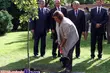 Pod pomnikiem ks. Jerzego Popiełuszki będzie rósł Dąb Wolności