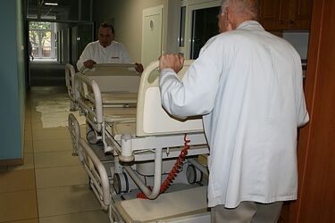 Nowoczesne łóżka trafiły do hospicjum. Za kilka tygodni otwarcie nowej części budynku