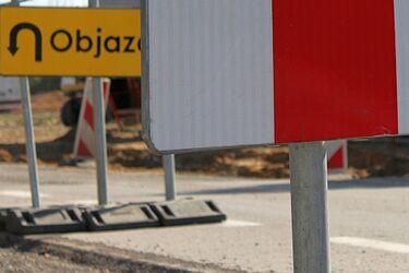 Grochowa całkowicie zamknięta. Autobusy nr 10 jeżdżą inaczej