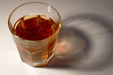 Chciał się napić whisky, to pobił kolegę. Adrianowi F. grozi 12 lat wiezienia