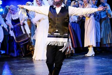 Po premierze "Skrzypka na dachu". Owacja na stojąco w Operze