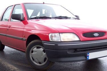 Sprzedawca - złodziej. Handlował fordami, ale pieniądze brał do własnej kieszeni