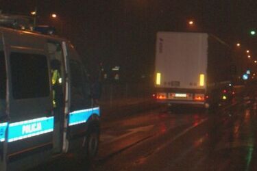 Ciężarówka najechała na citroena. 52-letni kierujący osobówką w szpitalu