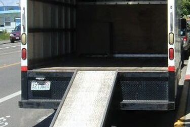 Dostawczak złożony z kradzionych części. Właściciel i handlarz mercedesa z problemami