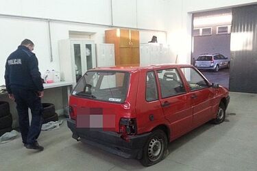 Pościg i strzały. Agresywny mieszkaniec Grajewa zaatakował policjantów brzytwą