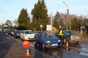 Wzmożone kontrole, nowe oznakowanie i więcej policji na drogach. Rusza akcja "Znicz 2014"