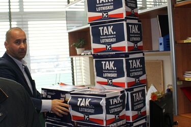 Referendum ws. lotniska. Złożono ponad 60 tys. podpisów