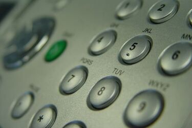 Nie daj się oszukać. Złodzieje modyfikują znaną metodę "na wnuczka"