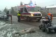 Zderzenie aut i wózka inwalidzkiego. Niepełnosprawny mężczyzna w szpitalu