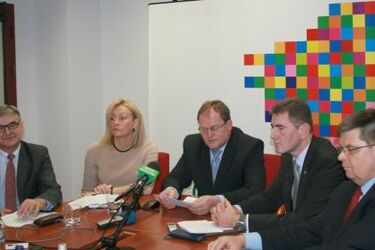 Baszko: "Wszyscy jesteśmy w tym samym pociągu". Marszałek podzielił kompetencje
