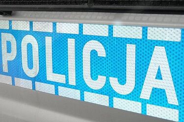 Całą noc leżał przy drodze. 93-latek jadł to, co wcześniej kupił